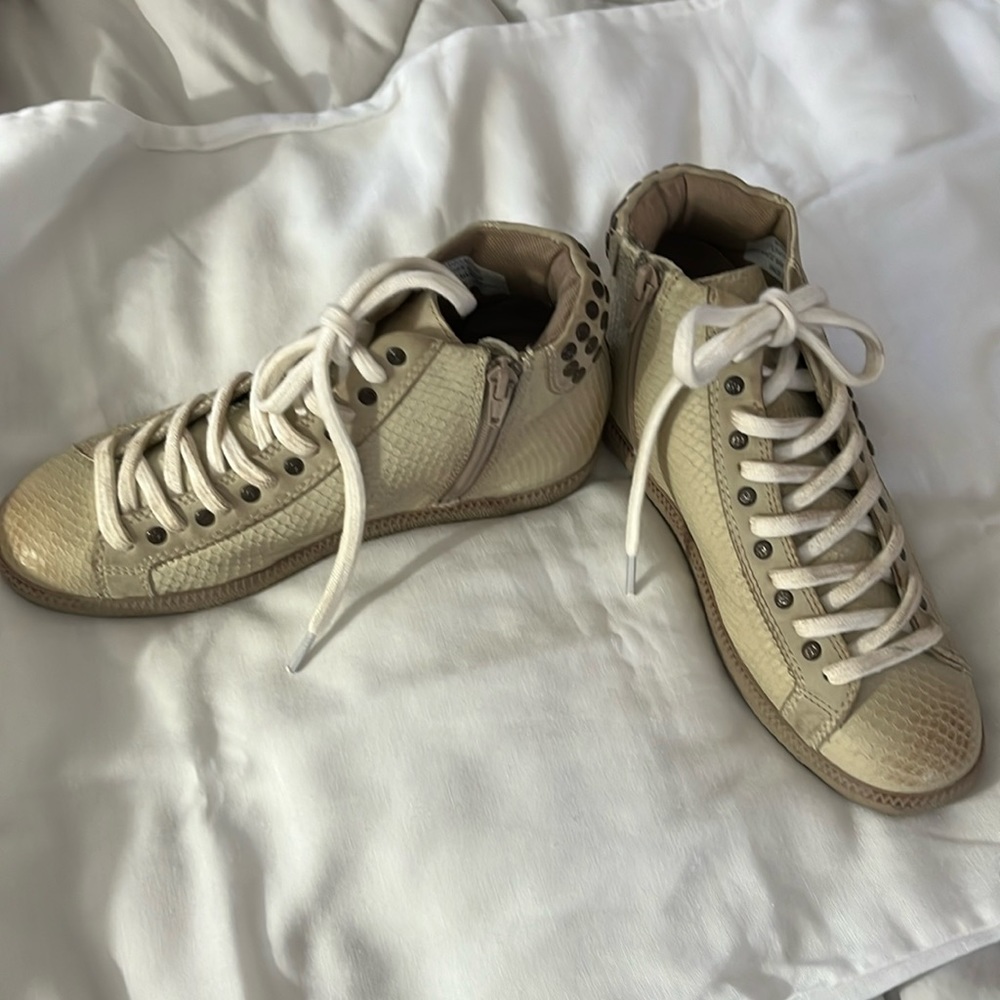 OTBT Samsulaz sneakers. Size 6 1/2. Beige with bronze grommets.